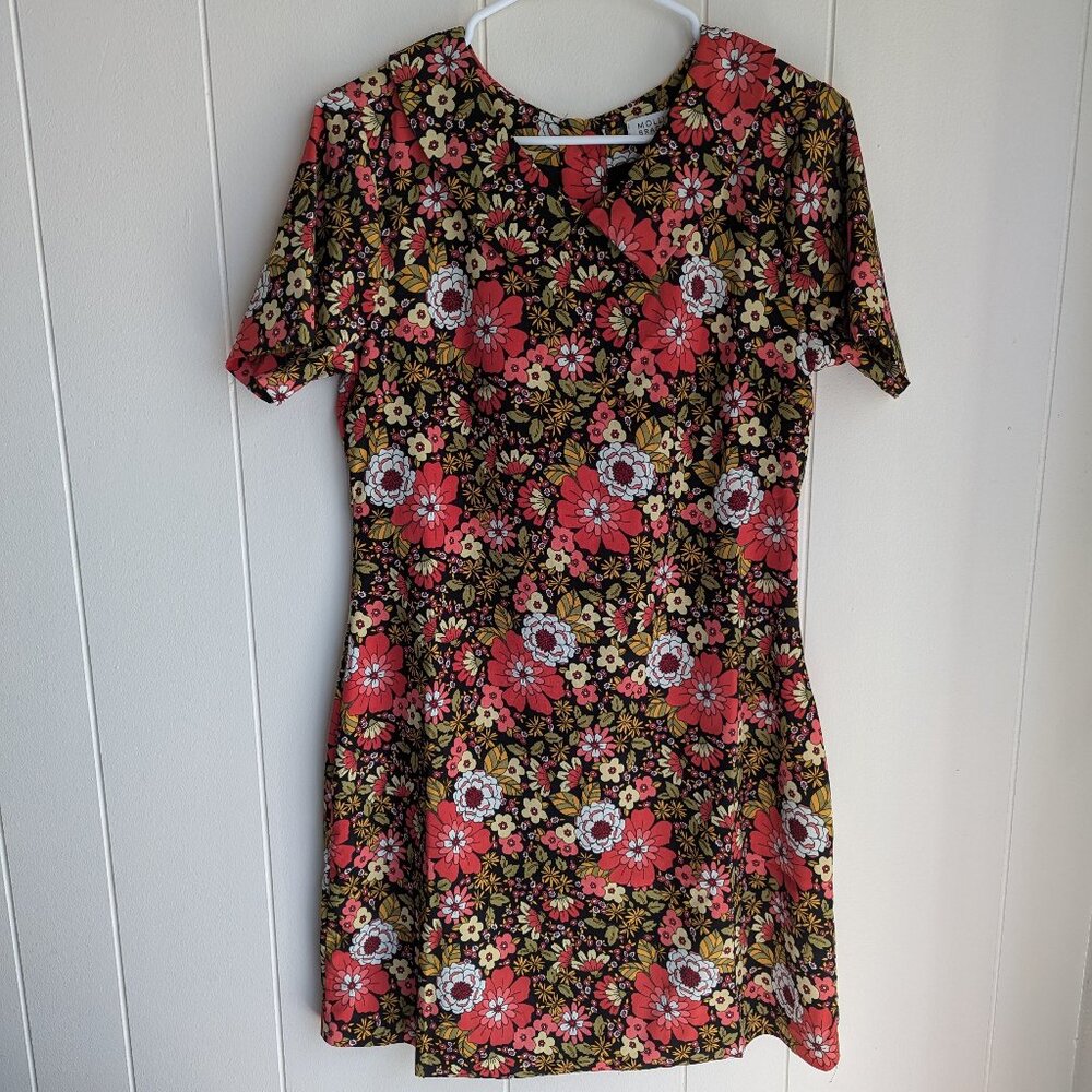 Molly Bracken - 70s Floral Patterned, peter-pan collared, short sleeved dress-M